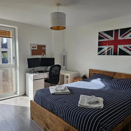 Luxury 1-Bed Apartment With Balcony & Free Parking Milton Keynes Esterno foto