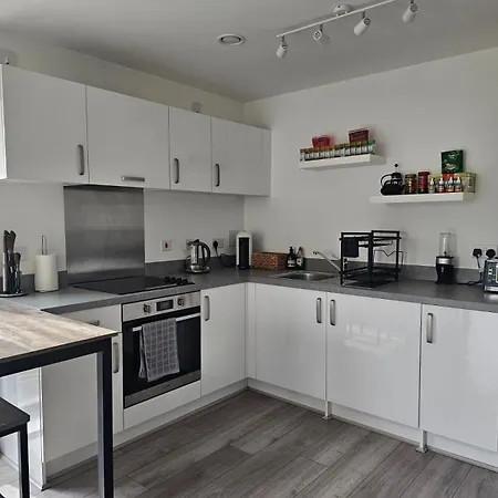 Luxury 1-Bed Apartment With Balcony & Free Parking Milton Keynes Esterno foto